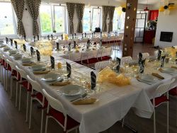 Spoločenská miestnosť - výzdoba, príprava stolov a catering Villa Žakýl - rodinné oslavy, svadby